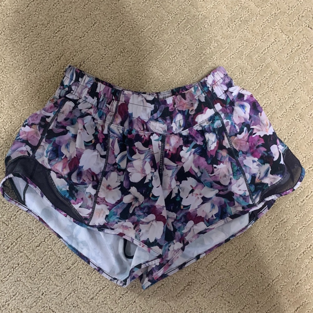 Lululemon Hotty Hot shorts 2.5”